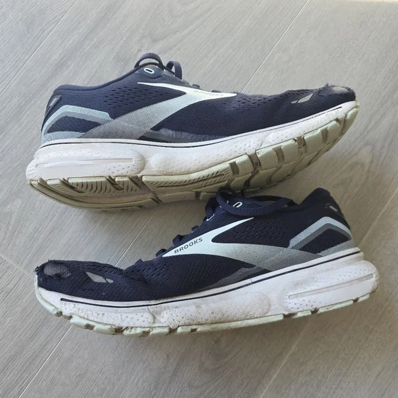 Brooks Navy Ghosts Running Shoes - Picture 2 of 9